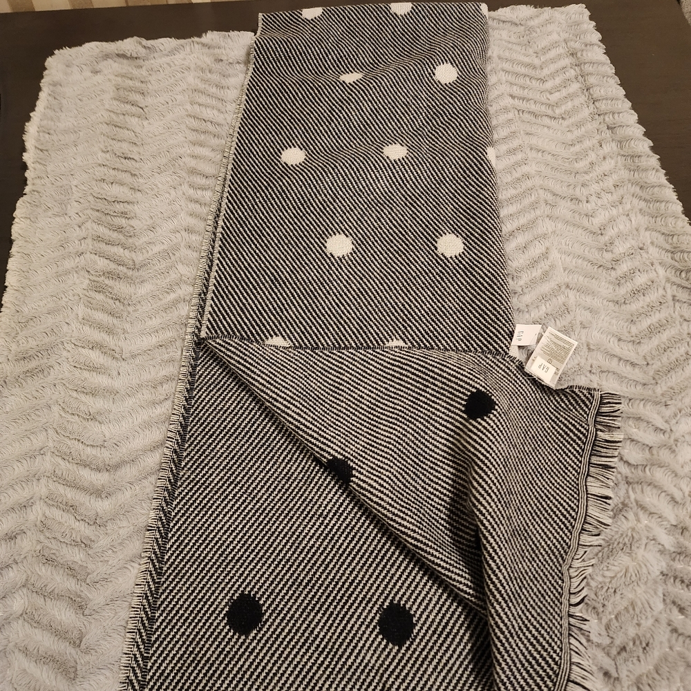 Gap polka dot blue reversible scarf NWT